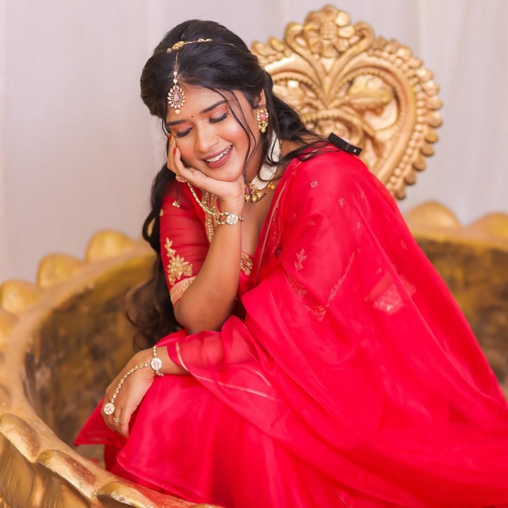 Malargal keten, Vaname thandhanai 🌻🫶🏼Haldi alaparais 🌝💛MUAH - @kaviyaartistry_off Dress - @